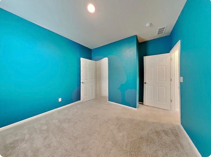 Discover this charming 3-bedroom-7