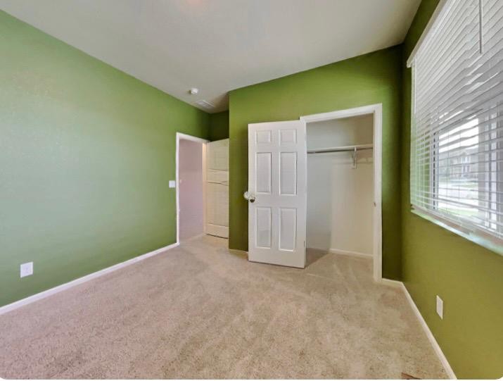 Discover this charming 3-bedroom-3