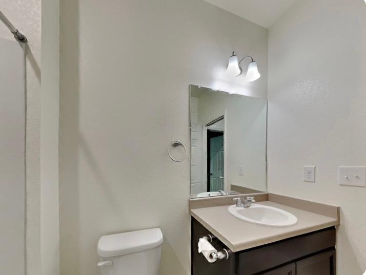 Discover this charming 3-bedroom-5