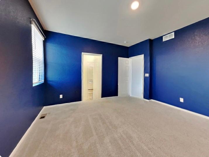 Discover this charming 3-bedroom-13