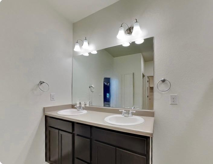 Discover this charming 3-bedroom-10